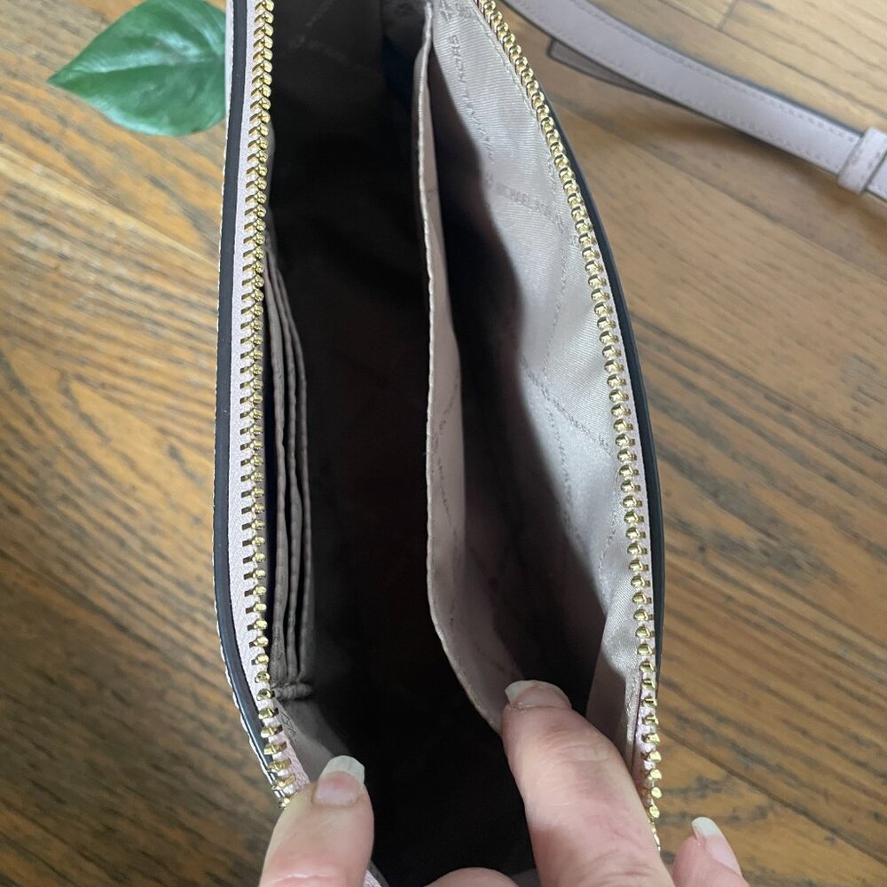 Michael Kors Jet Set Travel Medium Pouchette Crossbody Bag in Powder Blush - Picture 6 of 11